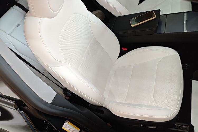 Used Tesla Model Y 2025 Long-Range All-Wheel-Drive Version Right Front Seat