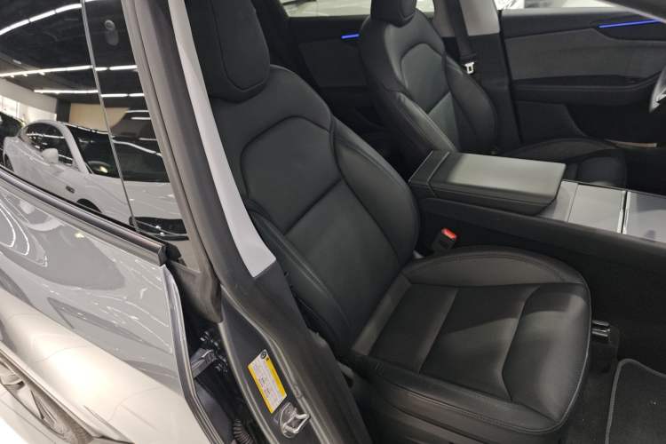 Used Tesla Model Y 2025 Rear-Wheel-Drive Version Right Front Seat