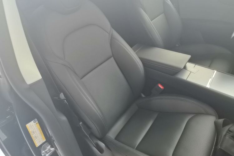 Used Tesla Model Y 2025 Rear-Wheel Drive First Edition Right Front Seat