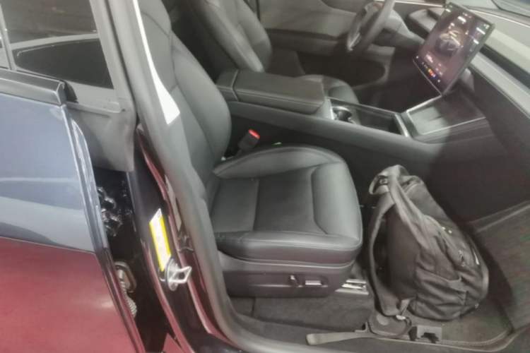 Used Tesla Model Y 2025 Rear-Wheel-Drive Version Right Front Seat