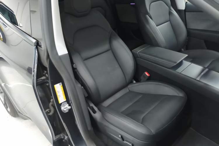 Used Tesla Model Y 2025 Rear-Wheel-Drive Version Right Front Seat