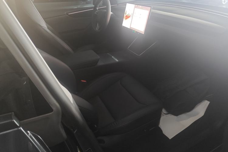 Used Tesla Model Y 2025 Rear-Wheel Drive First Edition Right Front Seat
