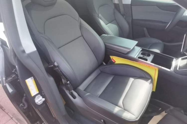 Used Tesla Model Y 2025 Rear-Wheel Drive First Edition Right Front Seat