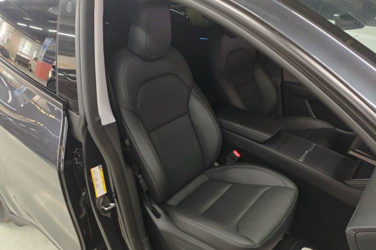 Used Tesla Model Y 2025 Rear-Wheel-Drive Version Right Front Seat