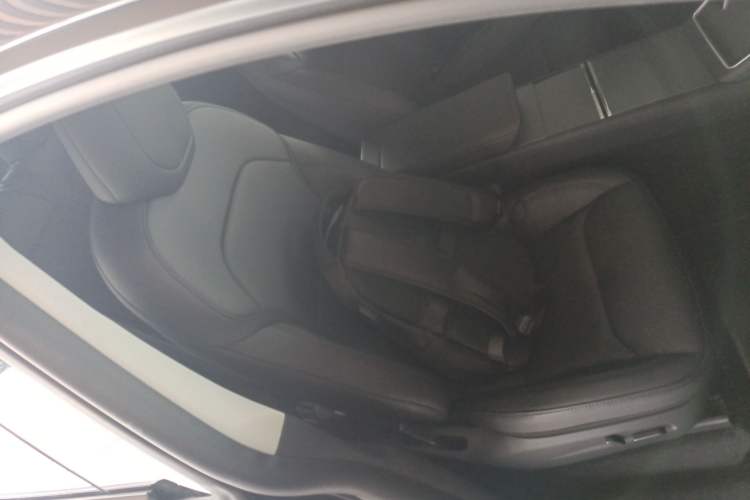 Used Tesla Model Y 2025 Rear-Wheel-Drive Version Right Front Seat