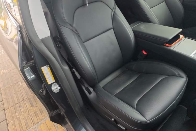 Used Tesla Model Y 2025 Long-Range All-Wheel Drive First Edition Right Front Seat
