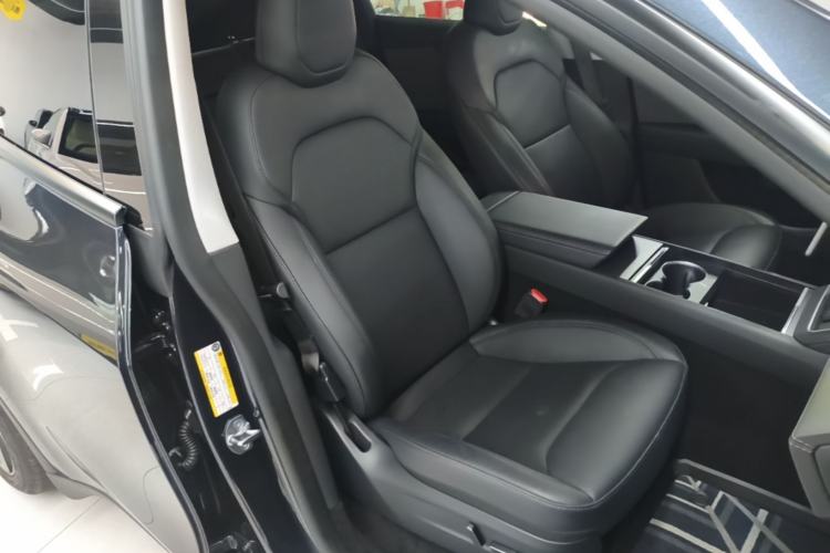 Used Tesla Model Y 2025 Rear-Wheel-Drive Version Right Front Seat