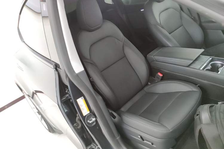 Used Tesla Model Y 2025 Long-Range All-Wheel-Drive Version Right Front Seat