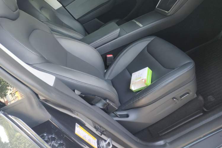 Used Tesla Model Y 2025 Rear-Wheel-Drive Version Right Front Seat