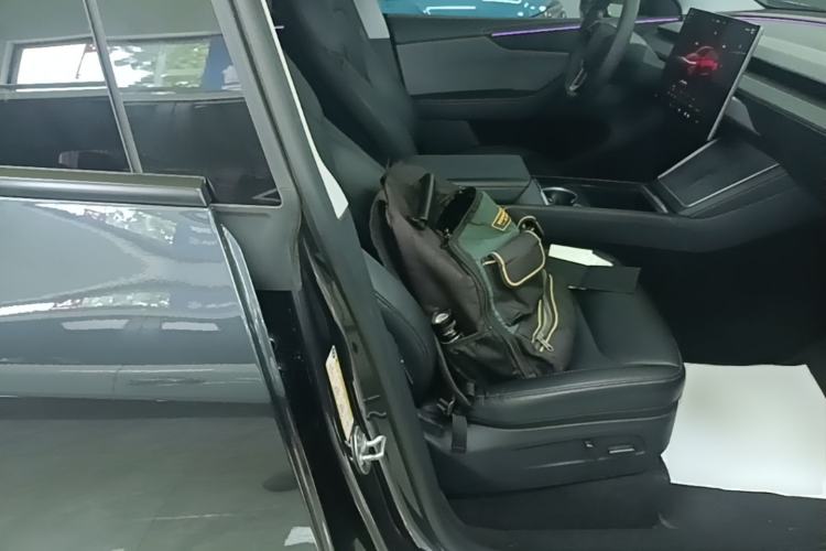 Used Tesla Model Y 2025 Rear-Wheel-Drive Version Right Front Seat