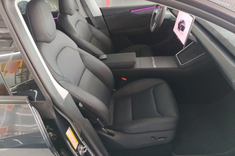Used Tesla Model Y 2025 Long-Range All-Wheel Drive First Edition Right Front Seat