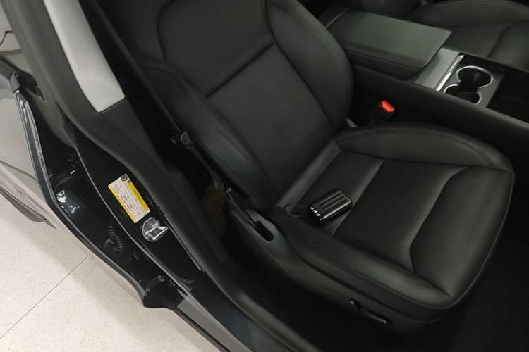 Used Tesla Model Y 2025 Rear-Wheel Drive First Edition Right Front Seat