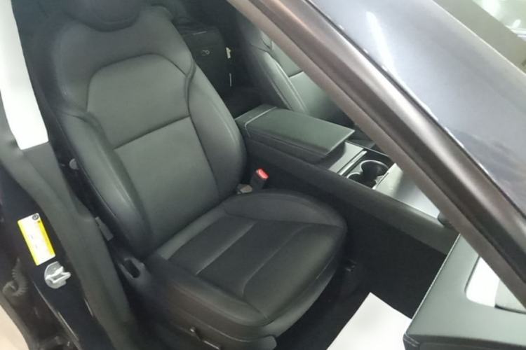 Used Tesla Model Y 2025 Long-Range All-Wheel-Drive Version Right Front Seat