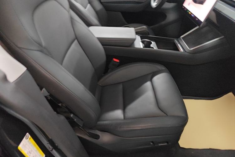 Used Tesla Model Y 2025 Rear-Wheel-Drive Version Right Front Seat