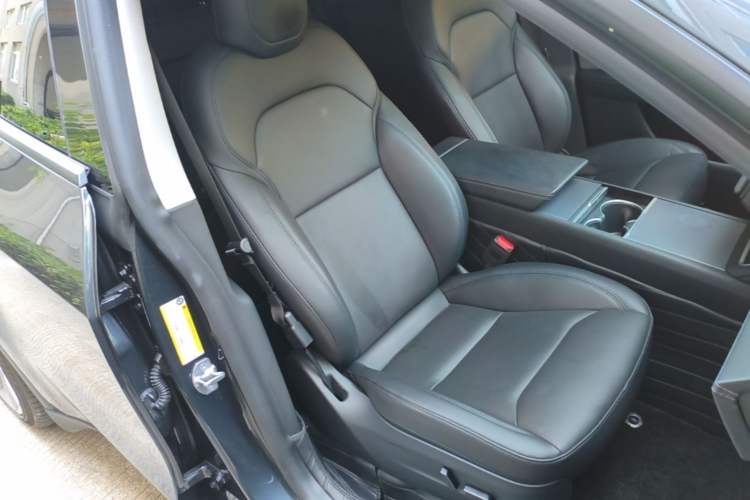 Used Tesla Model Y 2025 Rear-Wheel Drive First Edition Right Front Seat
