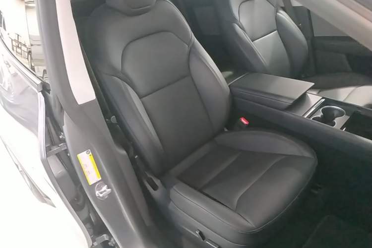Used Tesla Model Y 2025 Rear-Wheel-Drive Version Right Front Seat