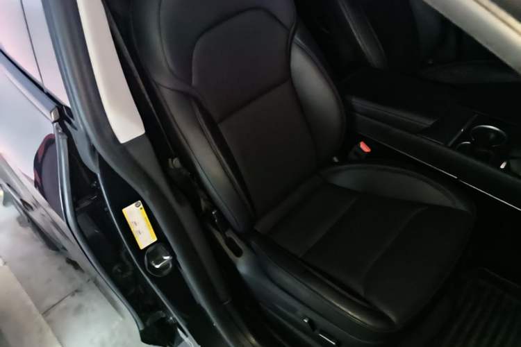 Used Tesla Model Y 2025 Rear-Wheel-Drive Version Right Front Seat