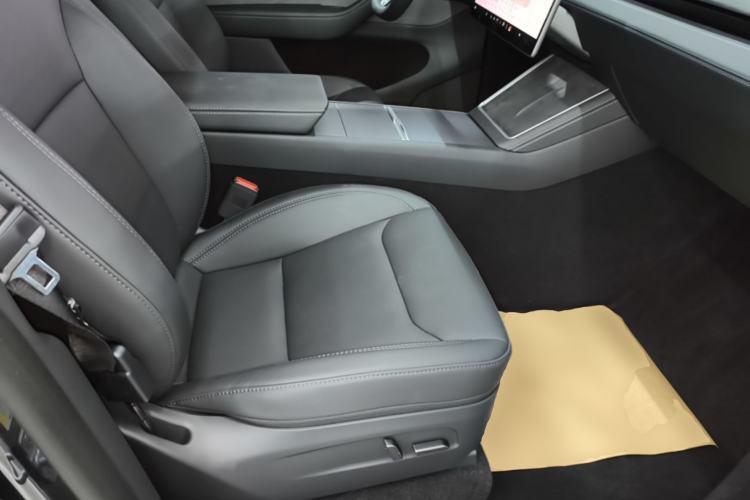 Used Tesla Model Y 2025 Rear-Wheel Drive First Edition Right Front Seat
