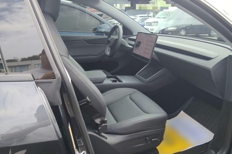 Used Tesla Model Y 2025 Rear-Wheel-Drive Version Right Front Seat