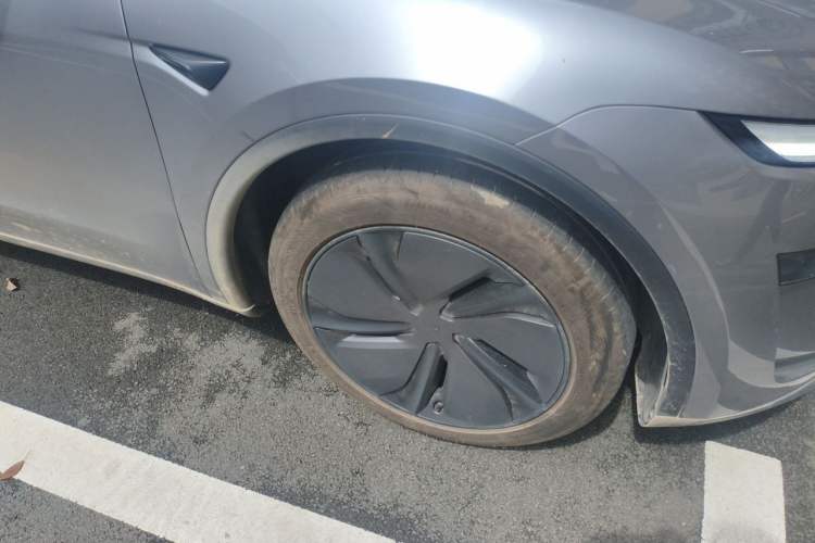 Used Tesla Model Y 2025 Rear-Wheel-Drive Version Right Front Wheel Hub