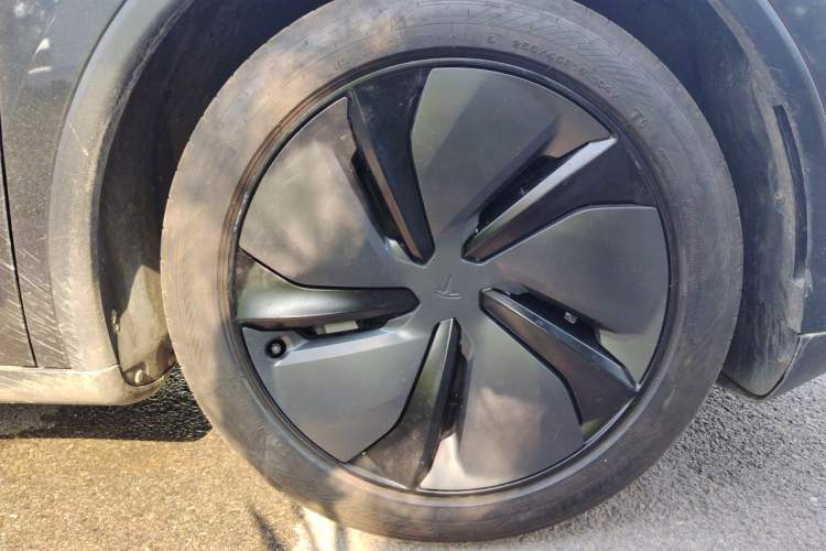Used Tesla Model Y 2025 Rear-Wheel-Drive Version Right Front Wheel Hub