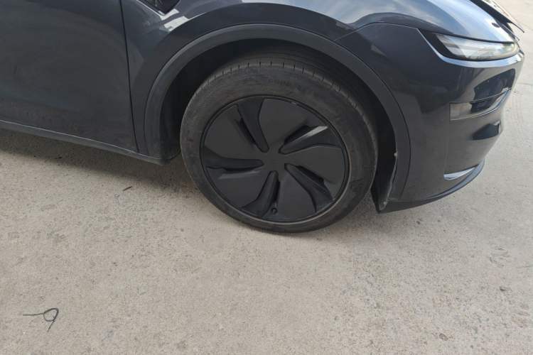 Used Tesla Model Y 2025 Rear-Wheel-Drive Version Right Front Wheel Hub