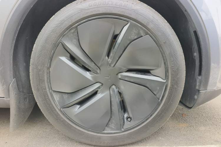Used Tesla Model Y 2025 Rear-Wheel-Drive Version Right Front Wheel Hub