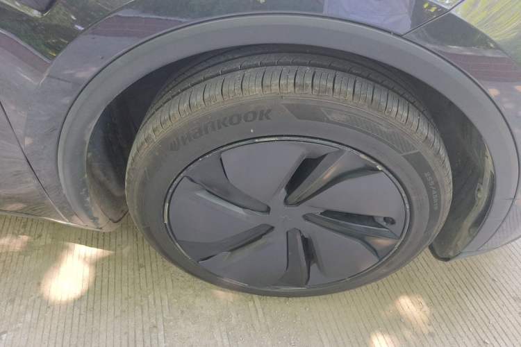 Used Tesla Model Y 2025 Rear-Wheel-Drive Version Right Front Wheel Hub