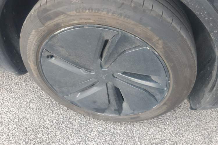 Used Tesla Model Y 2025 Rear-Wheel-Drive Version Right Front Wheel Hub