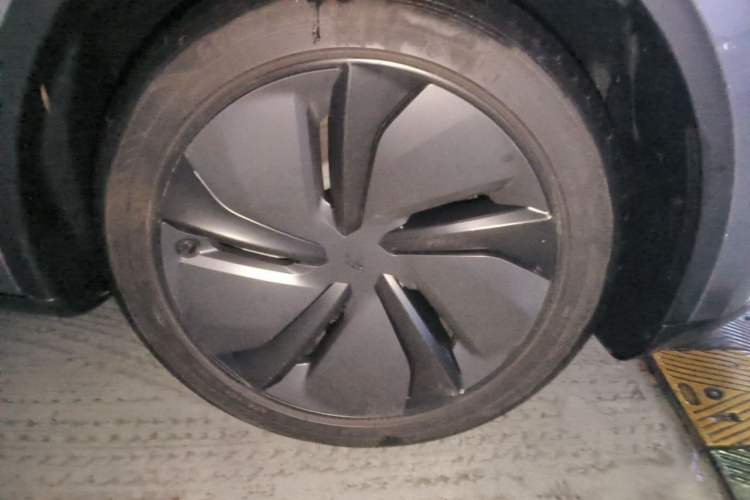Used Tesla Model Y 2025 Rear-Wheel-Drive Version Right Front Wheel Hub