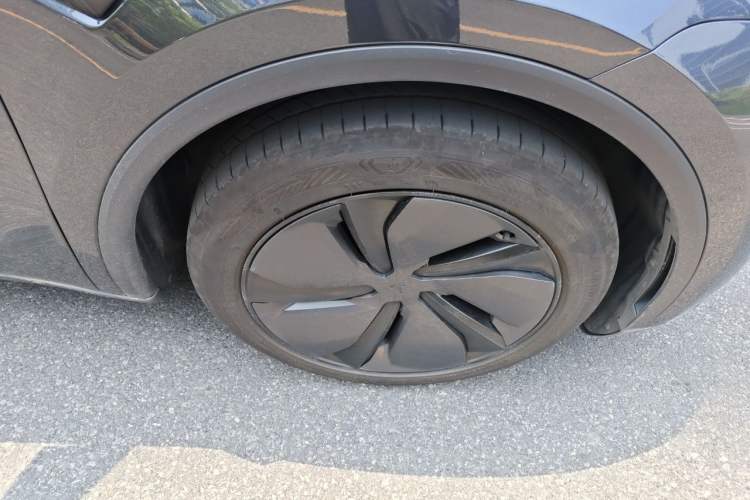 Used Tesla Model Y 2025 Rear-Wheel-Drive Version Right Front Wheel Hub