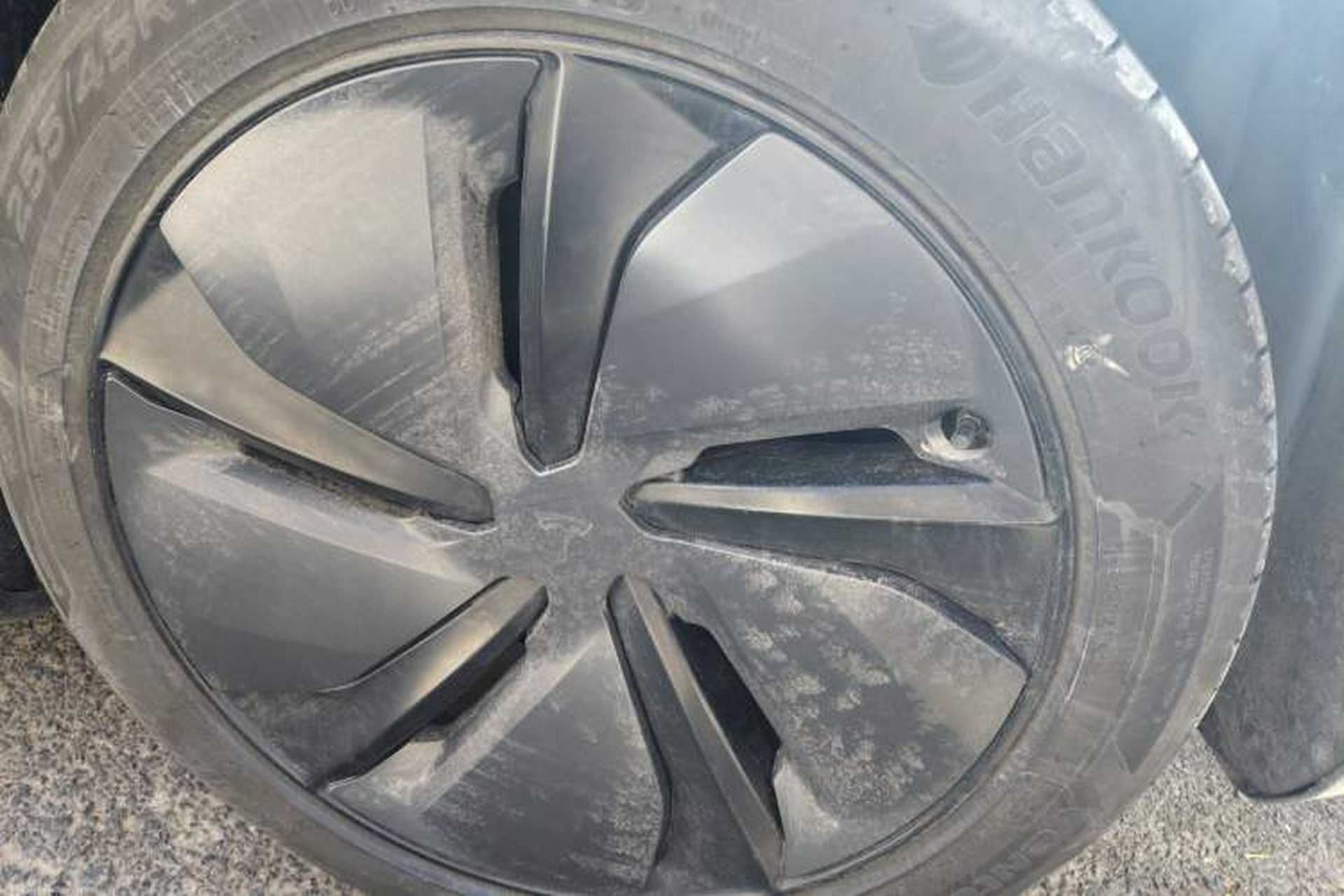 Used Tesla Model Y 2025 Long-Range All-Wheel Drive First Edition Right Front Wheel Hub