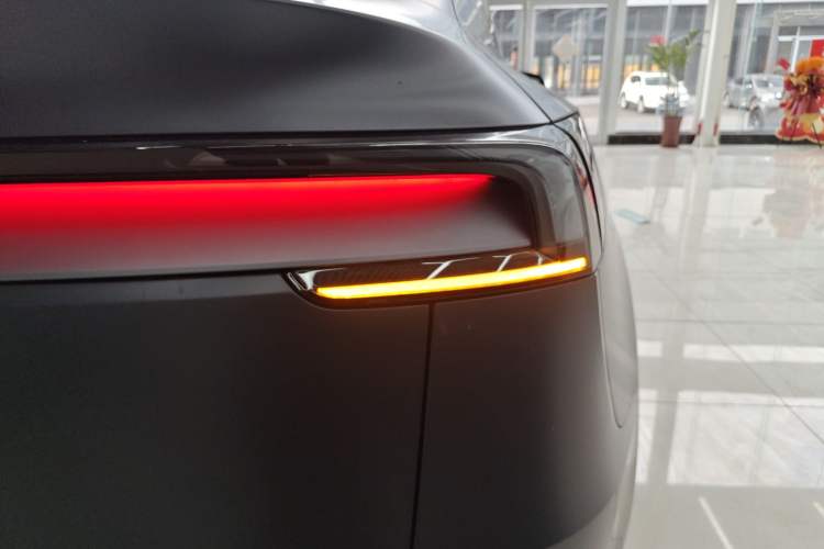 Used Tesla Model Y 2025 Rear-Wheel-Drive Version Right Rear Taillight