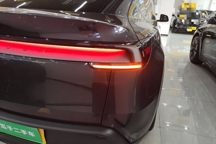 Used Tesla Model Y 2025 Long-Range All-Wheel-Drive Version Right Rear Taillight