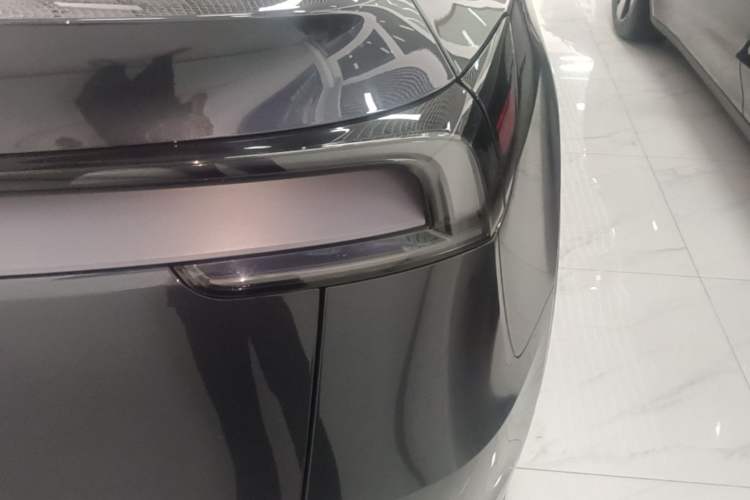 Used Tesla Model Y 2025 Long-Range All-Wheel-Drive Version Right Rear Taillight