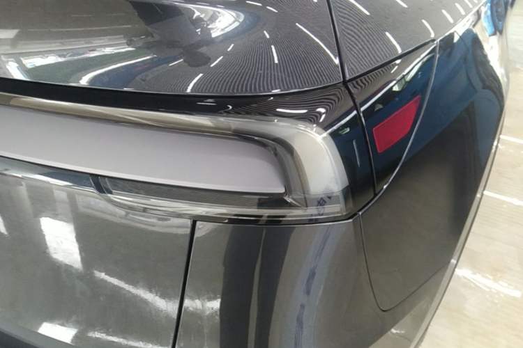 Used Tesla Model Y 2025 Rear-Wheel-Drive Version Right Rear Taillight