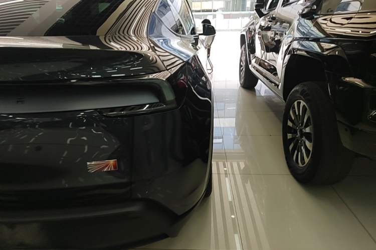 Used Tesla Model Y 2025 Rear-Wheel Drive First Edition Right Rear Taillight
