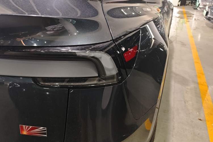 Used Tesla Model Y 2025 Long-Range All-Wheel Drive First Edition Right Rear Taillight
