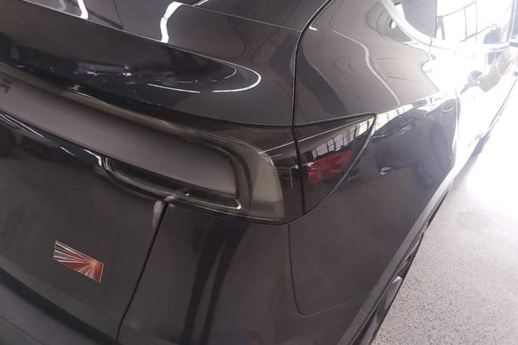 Used Tesla Model Y 2025 Long-Range All-Wheel Drive First Edition Right Rear Taillight