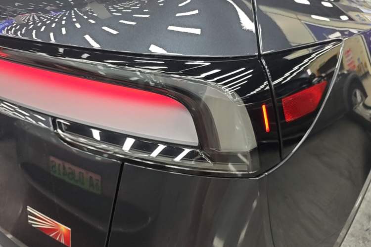 Used Tesla Model Y 2025 Long-Range All-Wheel Drive First Edition Right Rear Taillight