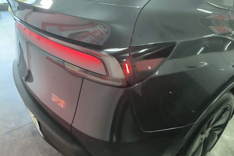 Used Tesla Model Y 2025 Rear-Wheel Drive First Edition Right Rear Taillight