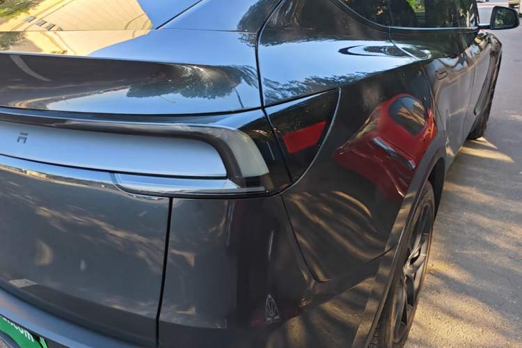 Used Tesla Model Y 2025 Long-Range All-Wheel-Drive Version Right Rear Taillight