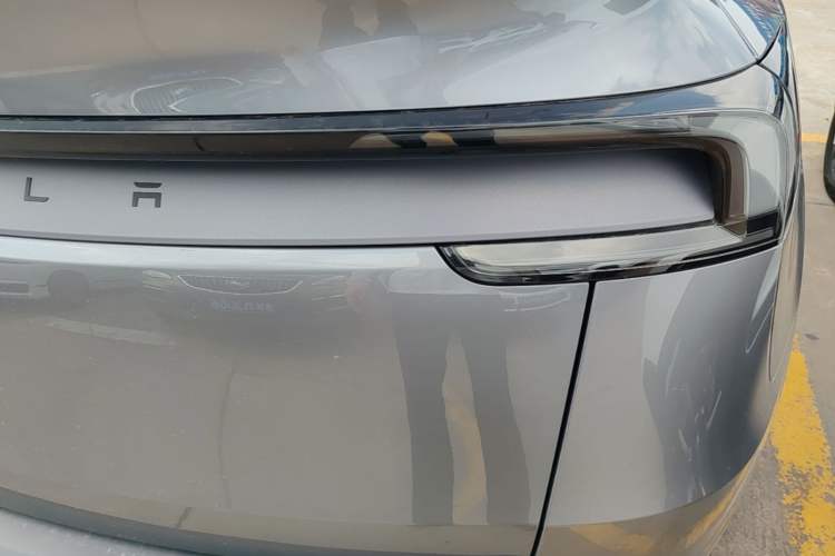 Used Tesla Model Y 2025 Rear-Wheel-Drive Version Right Rear Taillight