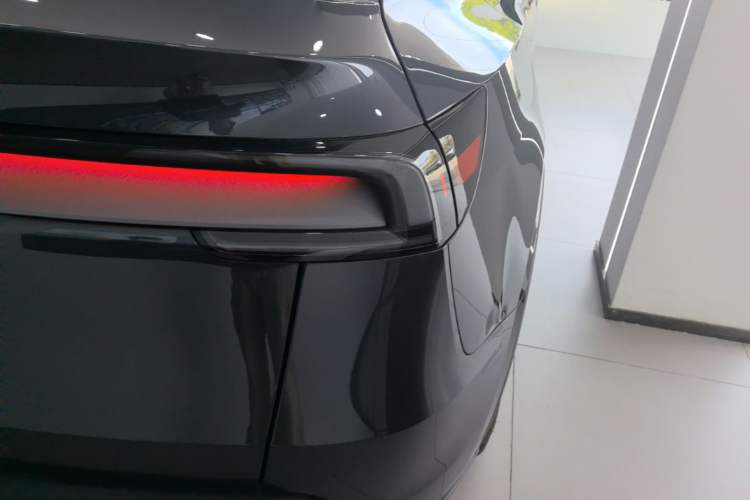 Used Tesla Model Y 2025 Rear-Wheel-Drive Version Right Rear Taillight