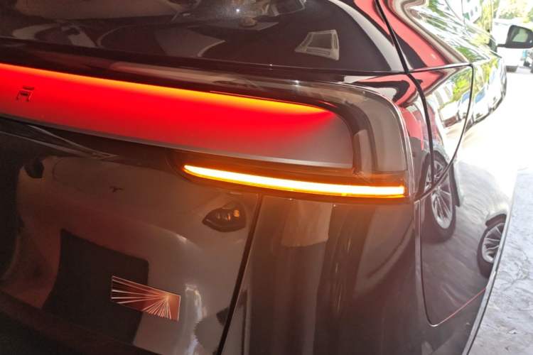 Used Tesla Model Y 2025 Long-Range All-Wheel Drive First Edition Right Rear Taillight