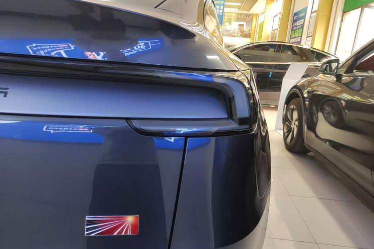Used Tesla Model Y 2025 Long-Range All-Wheel Drive First Edition Right Rear Taillight