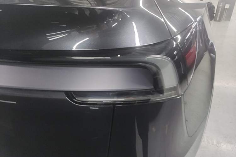 Used Tesla Model Y 2025 Rear-Wheel-Drive Version Right Rear Taillight