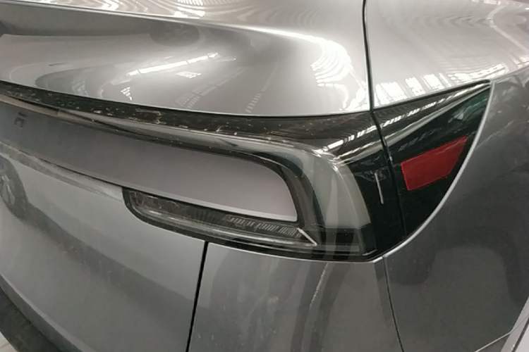 Used Tesla Model Y 2025 Rear-Wheel-Drive Version Right Rear Taillight