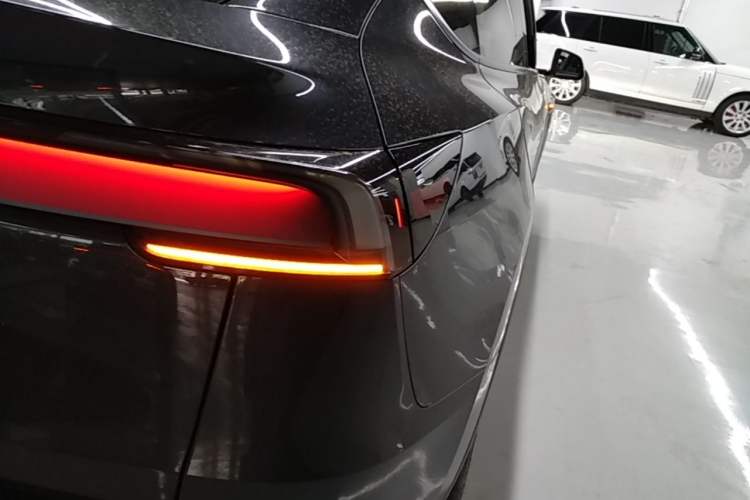 Used Tesla Model Y 2025 Rear-Wheel Drive First Edition Right Rear Taillight