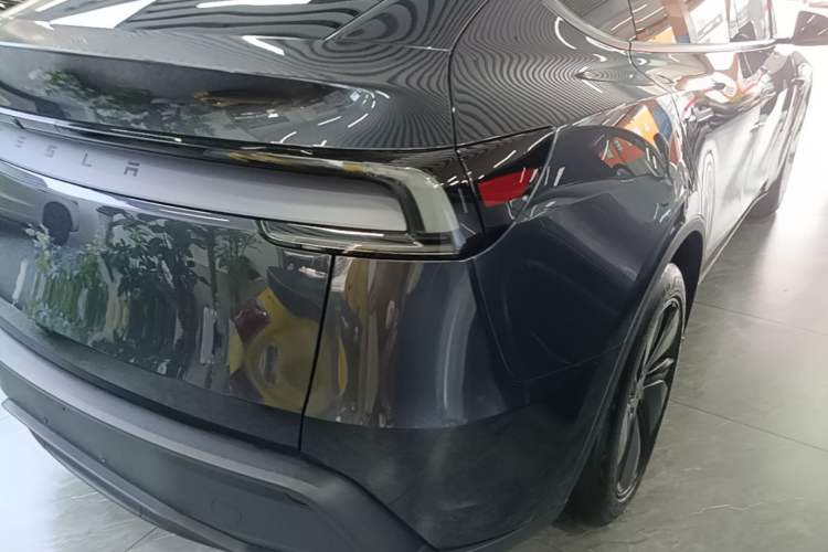 Used Tesla Model Y 2025 Rear-Wheel-Drive Version Right Rear Taillight
